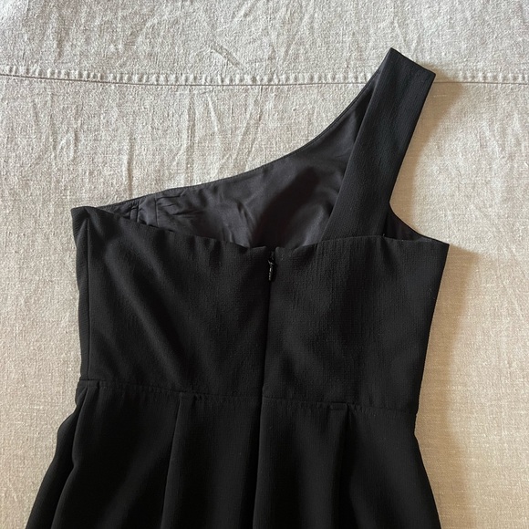 BCBGMaxazria Kauri One Shoulder Cutout Dress Black (size US 06) - Picture 6 of 7